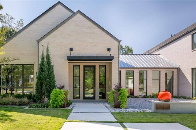 4010 Hockaday Dr