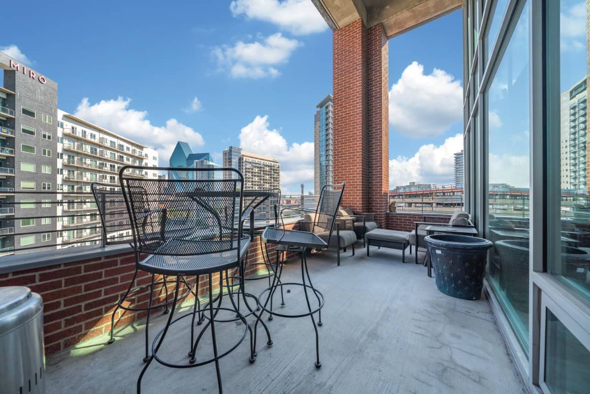 2011 Cedar Springs Rd